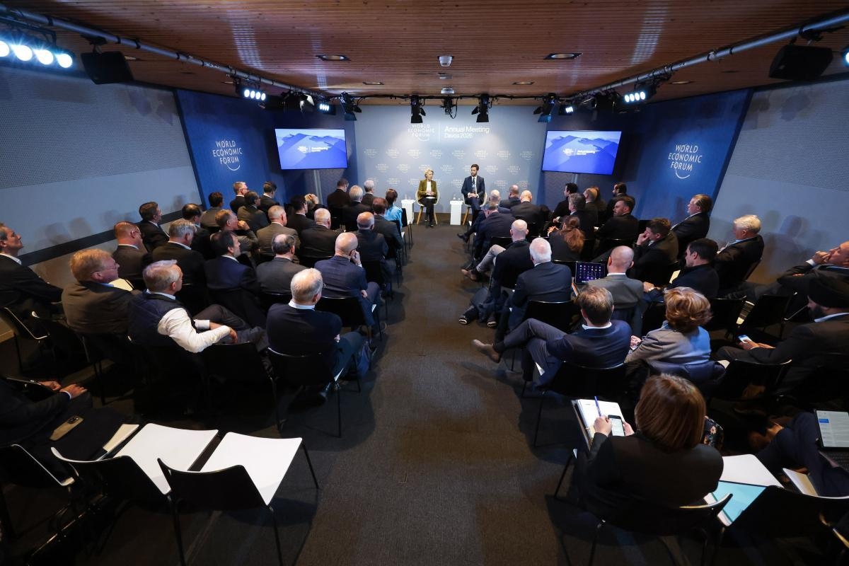 Davos s mnoha “D”: De-risking, Dezorientace, Defragmentace, Diversifikace, Demokratizace AI…